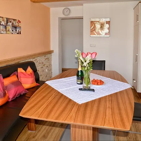 Konukevi Haus Gabriela 3*
